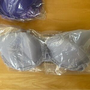NWT Elegant Lace Trim Natori Feathers Bra in Light Blue